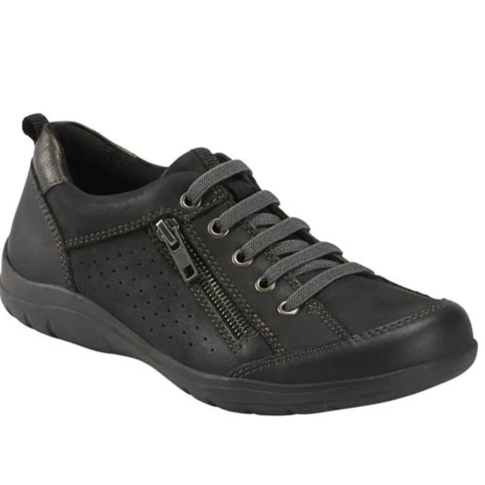 Earth Origins, black casual leather shoe 10 Wide, slip on